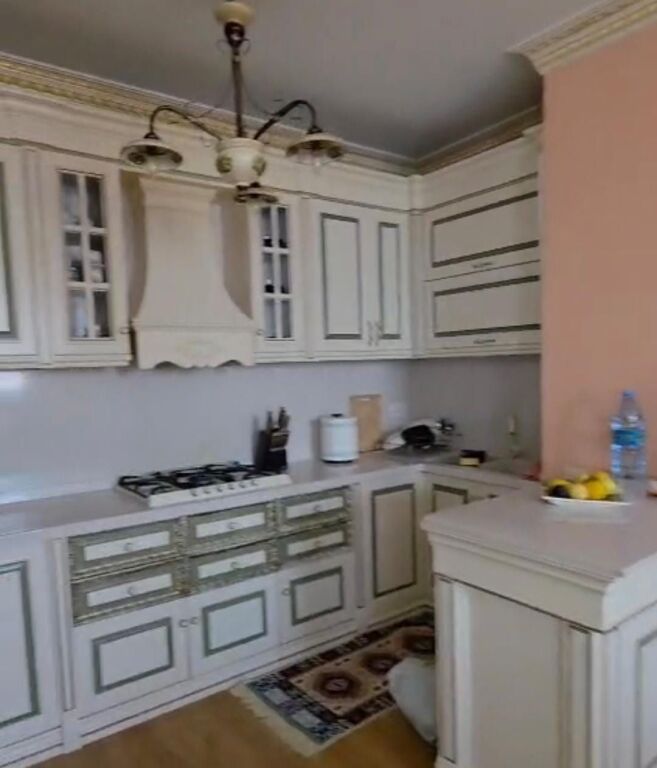 Jepet apartament 2+1+2 tek New York Cafe , prane Fakultetit te Shkencave te Natyres (FSHN) ish Stacioni i Trenit , Bulevardi Zogu i pare , Bulevardi i Ri .