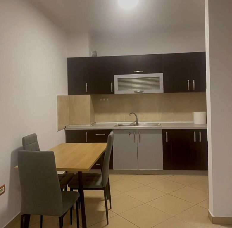 Affitto | Apartament 1 + 1 | Yzberisht | 400 €/mese