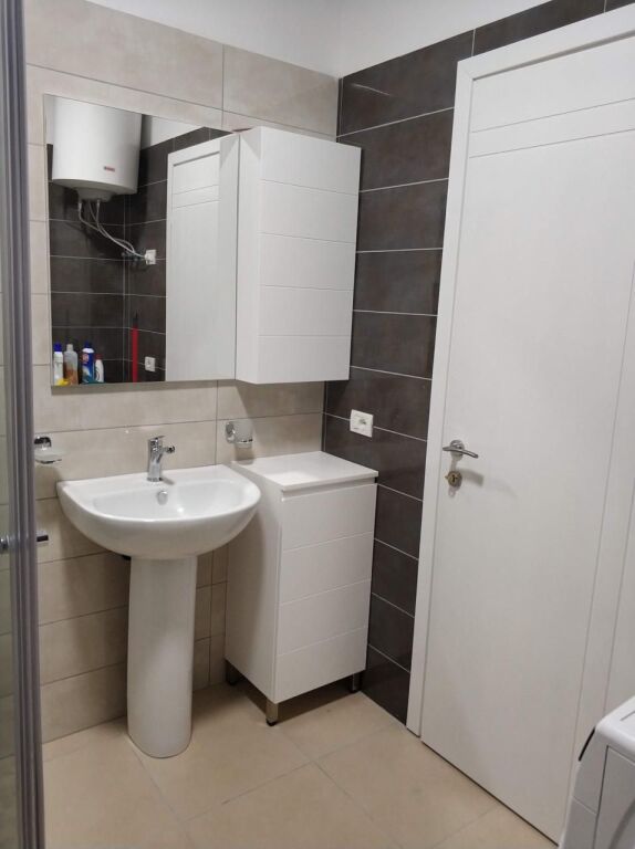Apartment 1+1 for rent at Komuna e Parisit