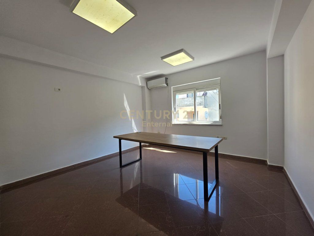 Apartament 2+1 Per Qira tek Stadiumi Dinamo