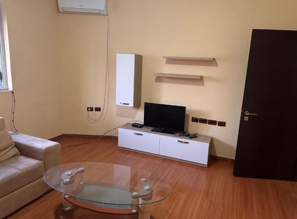 Jepet Apartament 1+1+2 me qera Tek Amerikan 2, prane Qsut   ID 5328