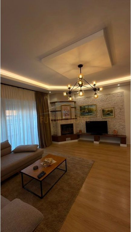 Rent, Apartment 2+1+2 + Parking Spot, Fresk, Tirana.