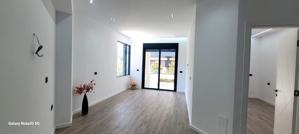 Shitet Apartament 1+1