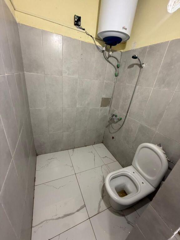 Garsoniere me qera ne Laprake prane Bllokut Gintash (28,000 leke)
