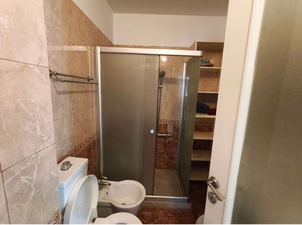 APARTAMENT 2+1 Me Qira PRANE ISH EKSPOZITES