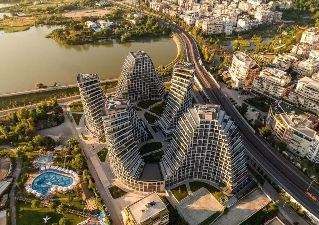 🔥 SUPER ÇMIM‼️ 🏡 SHITET APARTAMENT 2+1 + 2 TUALETE 📍 Lake View Residence – Liqeni Artificial