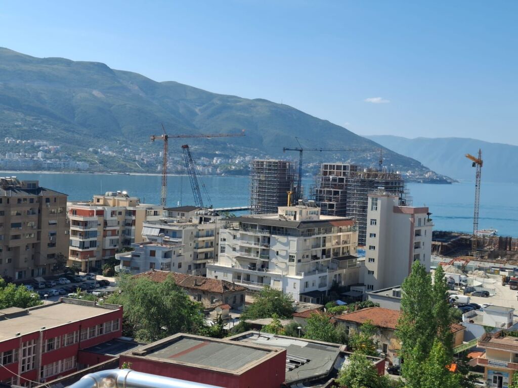 🏡 APARTAMENT 1+1 ME QIRA AFATGJATË – RRUGA E PORTIT, VLORË