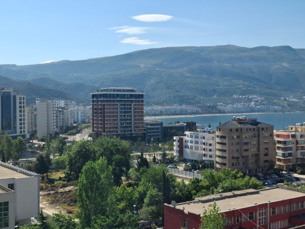 🏡 APARTAMENT 1+1 ME QIRA AFATGJATË – RRUGA E PORTIT, VLORË