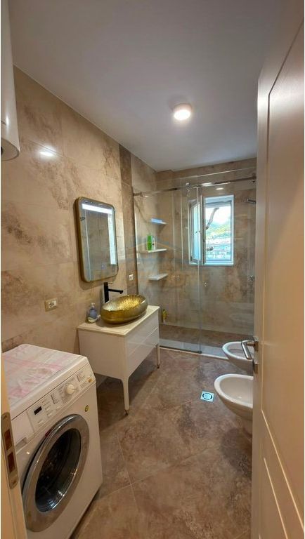 Affitto, Appartamento 2+1+2 + Posto Auto, Fresk, Tirana
