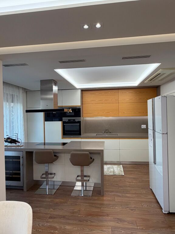 🏡 Vendesi Appartamento di Lusso 2+1+2 a Laprakë – Blocco Gintash