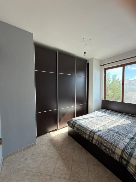 Shitet apartament 1+1 ne Yzberisht , Pallatet Cabej , Misto Mame , Kombinat