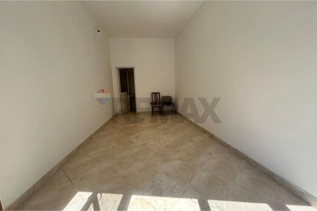 🏢 DYQAN ME QIRA PRANË MURADIES – VLORË