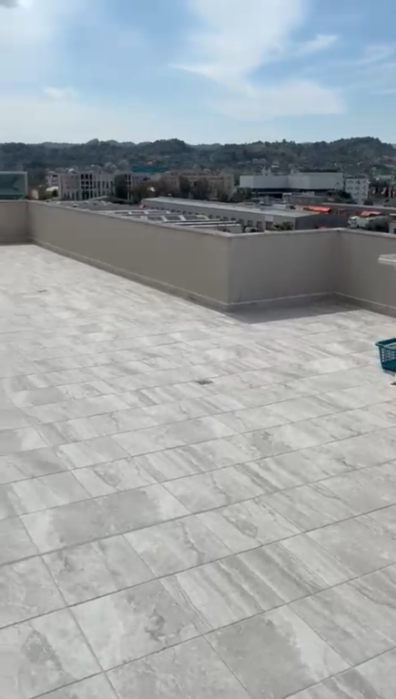 Tirane, rent with urgency apartment+veranda | Penthouse 2+1+Balcony, 120 m2 350 € (Near casa italia)

