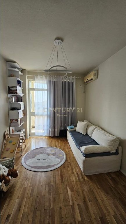 RRUGA FORTUZI, APARTAMENT 2+1 PER QIRA 1,000 € /Muaj 95,000 Lekë /Muaj