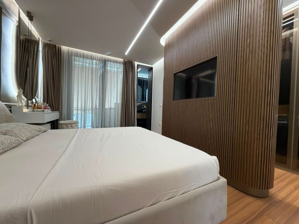 Condominio/Appartamento - In Vendita - Piazza 21, Tirana