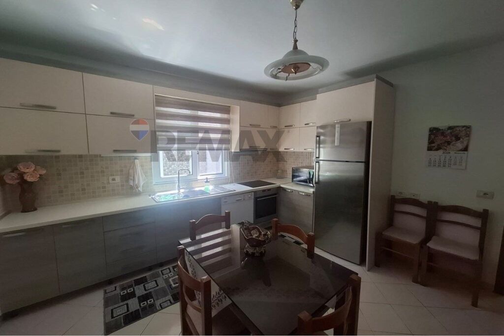 SHTËPI PRIVATE 2+1 PËR QIRA – LUNGOMARE, VLORË