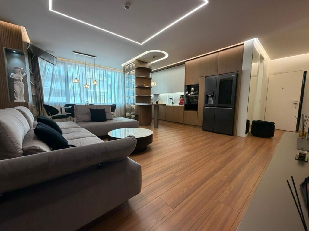 Condominio/Appartamento - In Vendita - Piazza 21, Tirana