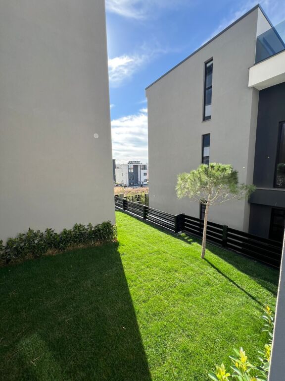 Villa for sale in Golem inside a residence !