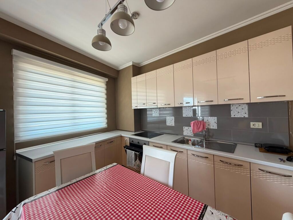 🏢Astir, Via Jorgji Kushi, affittasi appartamento 1+1, arredato. 500 Euro    