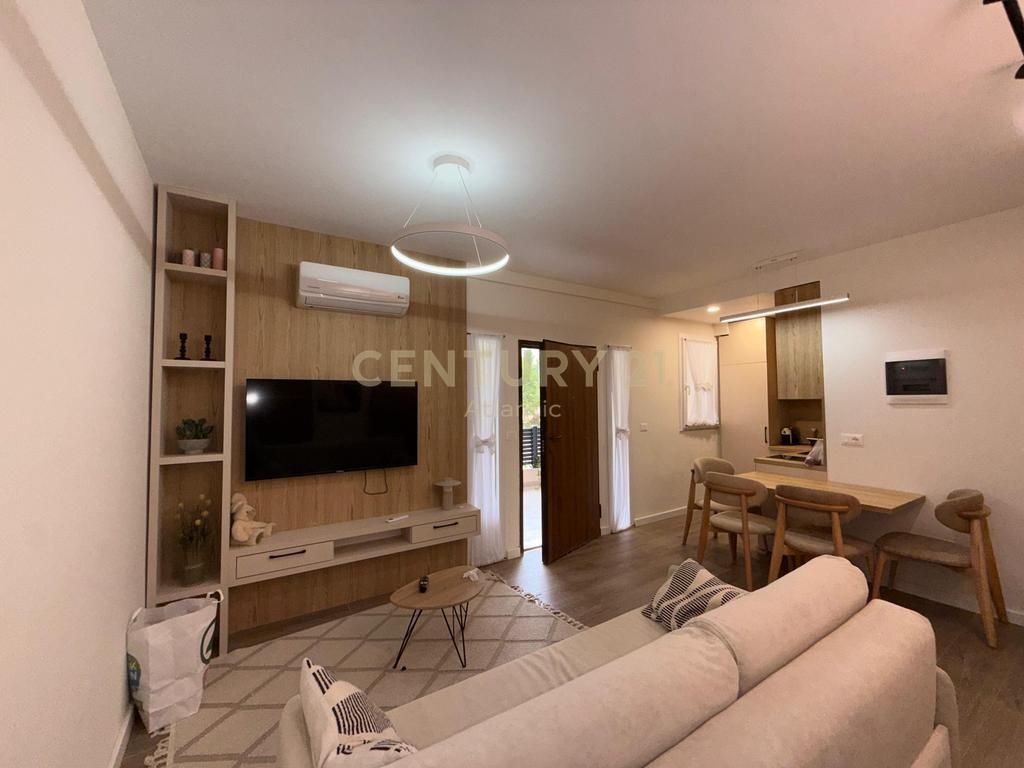 APPARTAMENTO 1+1 CON VERANDA IN VENDITA – GOLEM, 100 M DAL MARE