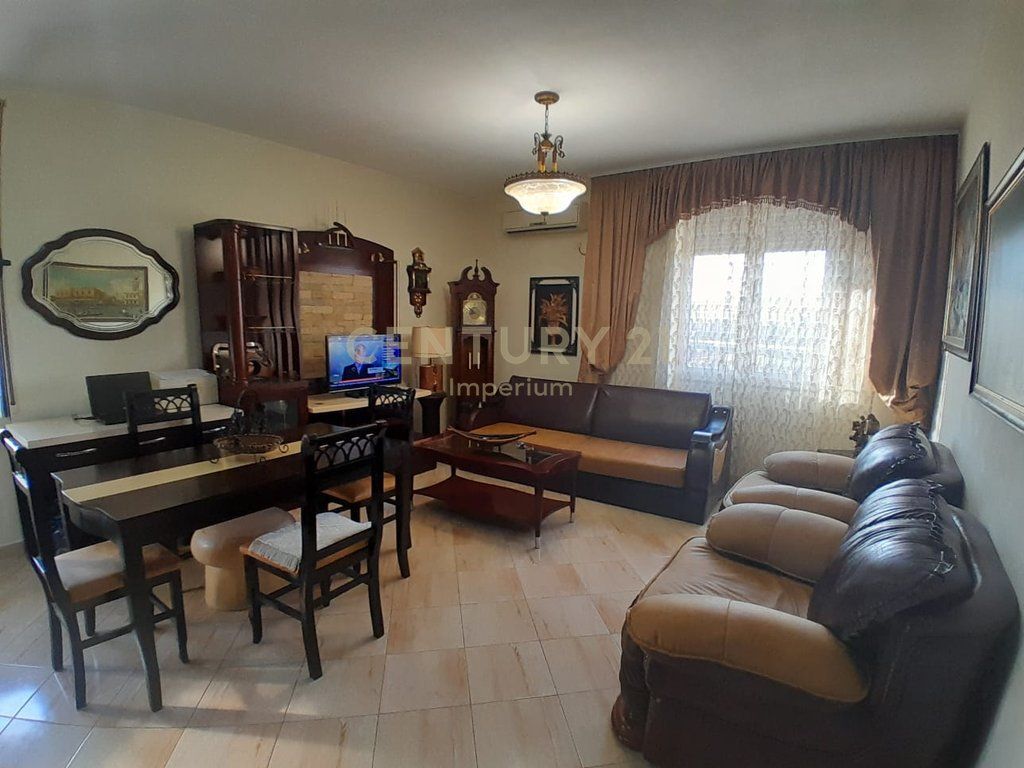 Apartament 2+1 për Shitje pranë Amerikan 3, Yzberisht! 146,000 € 13,500,000 Lekë