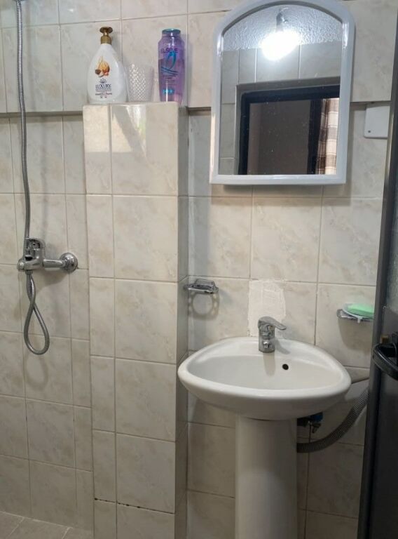 Apartament 1+1 me qira – Rruga e Dibrës !