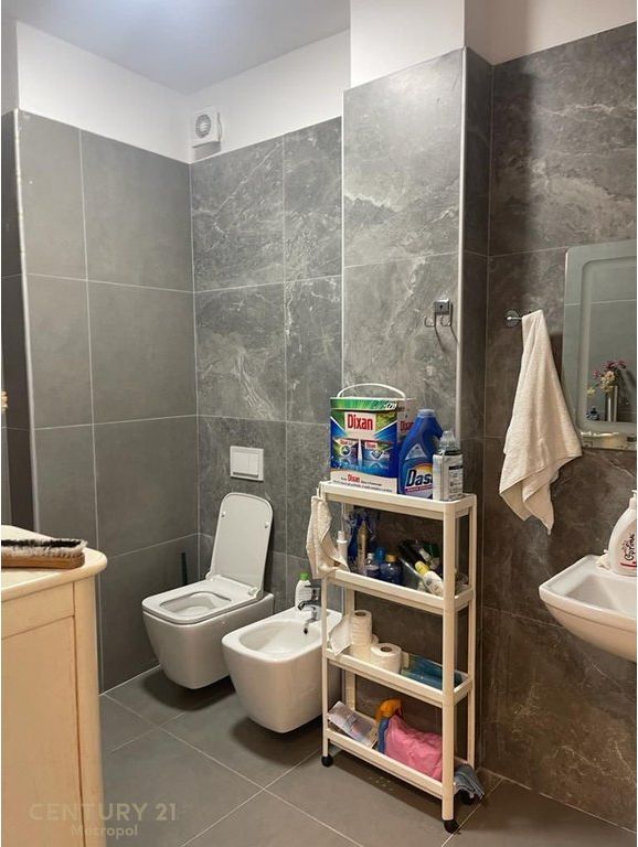 Apartament 2+1 me Qira pranë QTU, Tiranë – 530€ | 74 m²