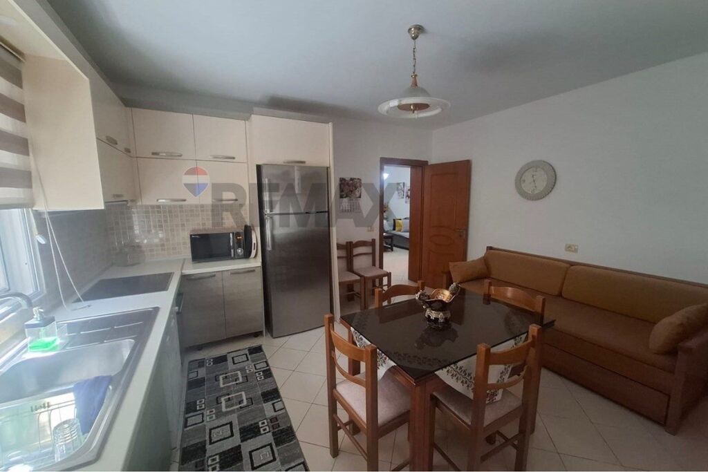 SHTËPI PRIVATE 2+1 PËR QIRA – LUNGOMARE, VLORË