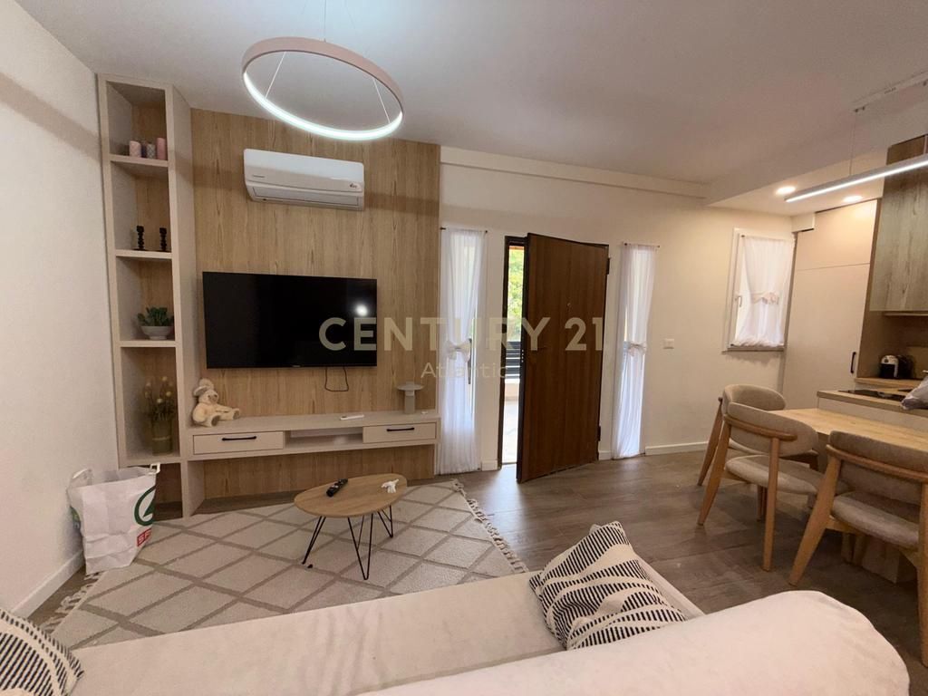 APPARTAMENTO 1+1 CON VERANDA IN VENDITA – GOLEM, 100 M DAL MARE