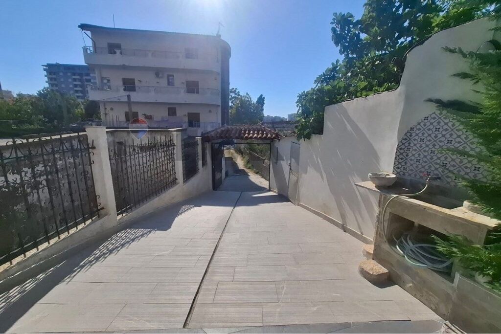 SHTËPI PRIVATE 1+1 PËR QIRA AFATGJATË – CENTRALE, VLORË