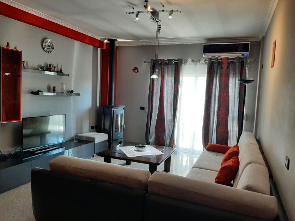 Affittasi 2+2 arredato con ascensore ad Astir 550000 lek
