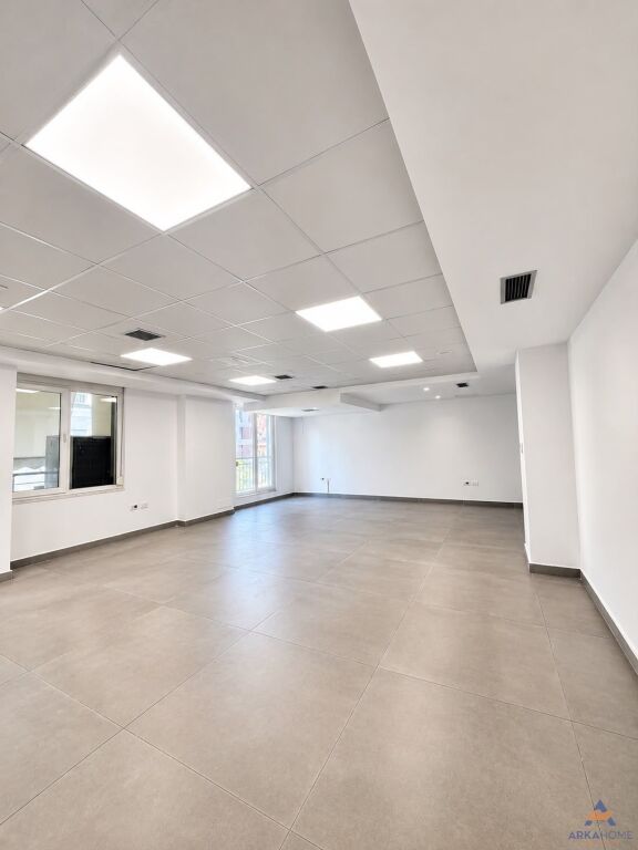 OFFICE FOR RENT 450M2 "NEAR THE INDIAN EYE CLINIC, PARIS MUNICIPALITY" 6000 EURO.