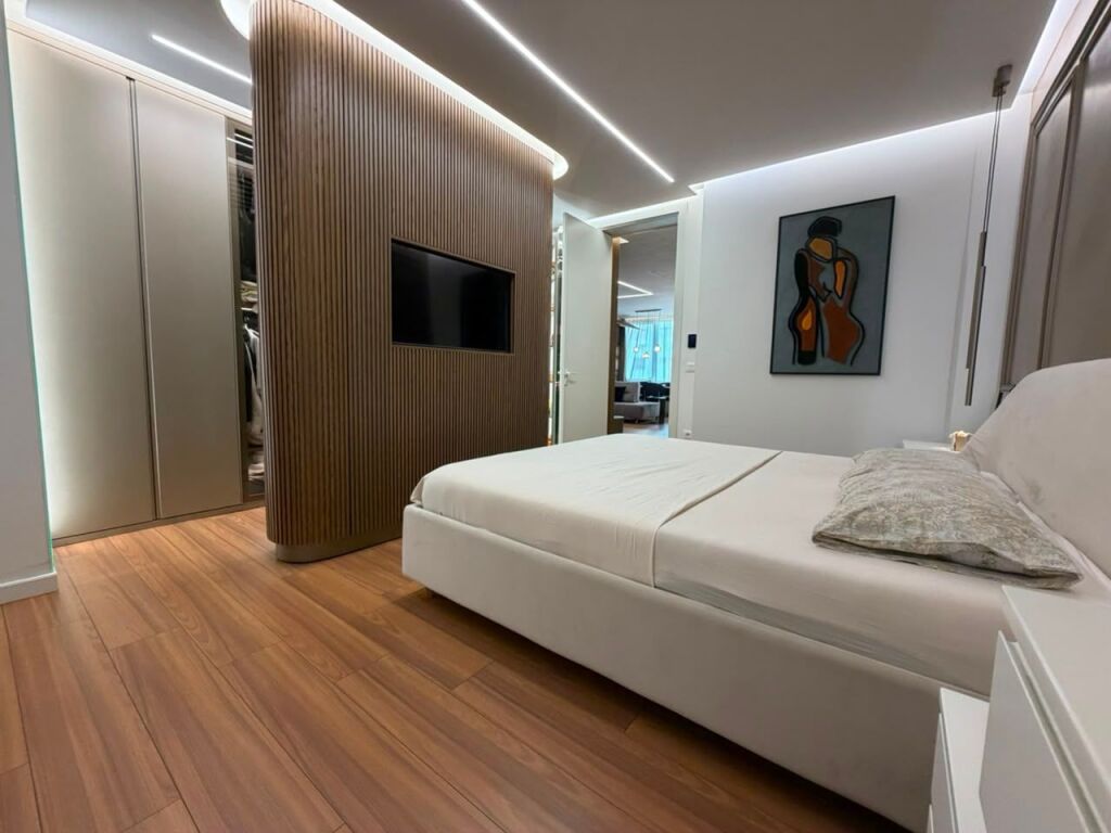 Condominio/Appartamento - In Vendita - Piazza 21, Tirana