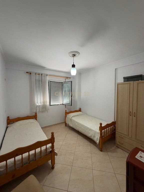 APARTAMENT 2+1+2 ME QERA , RRUGA FORTUZI!