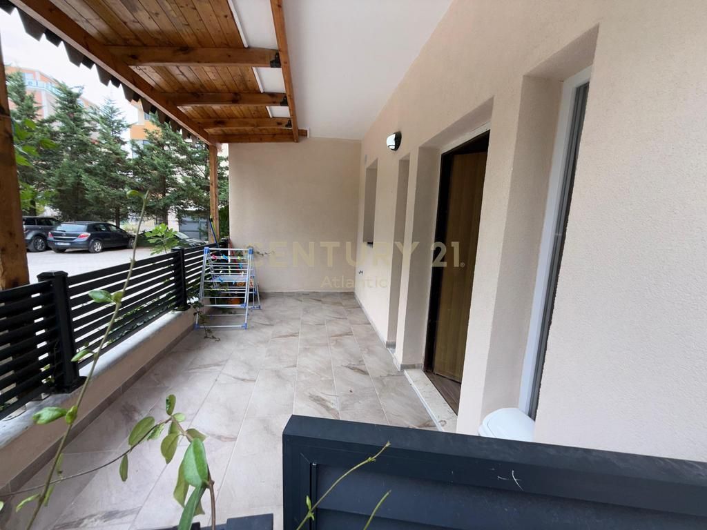 APPARTAMENTO 1+1 CON VERANDA IN VENDITA – GOLEM, 100 M DAL MARE