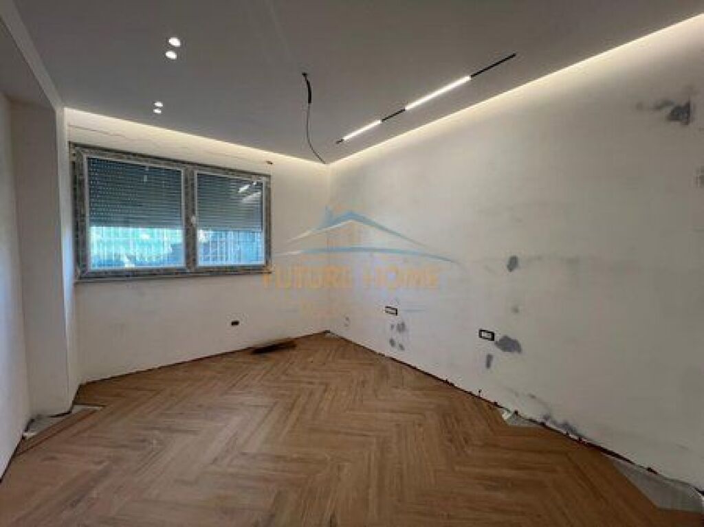 Shitet, Apartament 2+1+2, Ish Ekspozita,Tirane