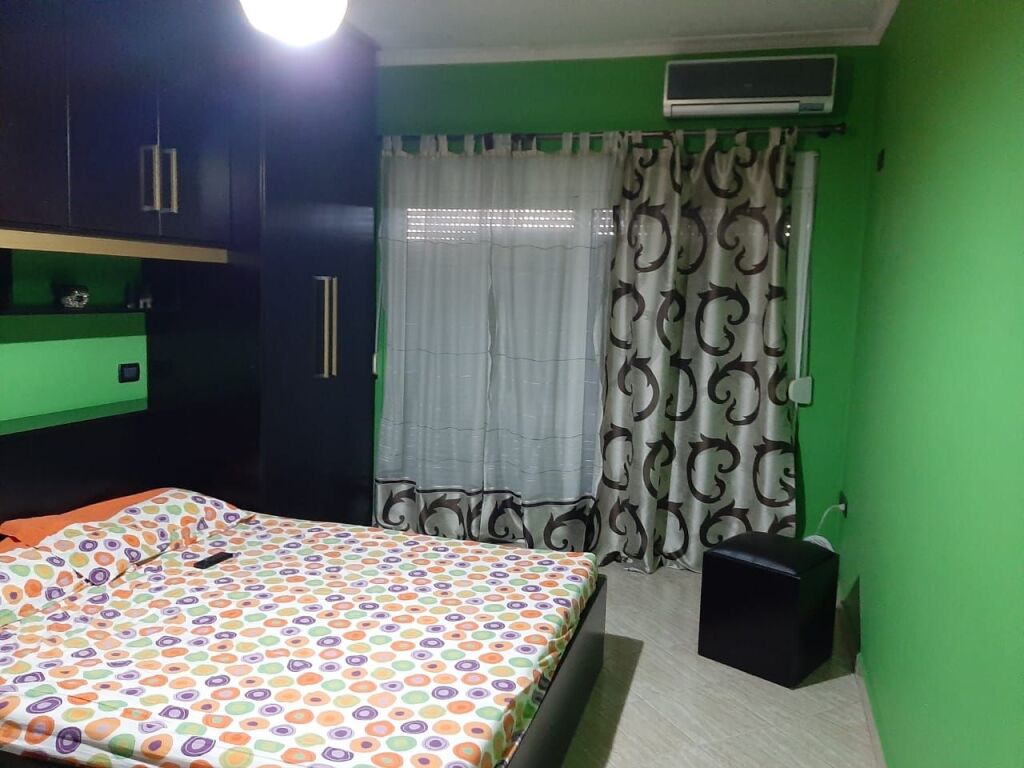 Affittasi 2+2 arredato con ascensore ad Astir 550000 lek