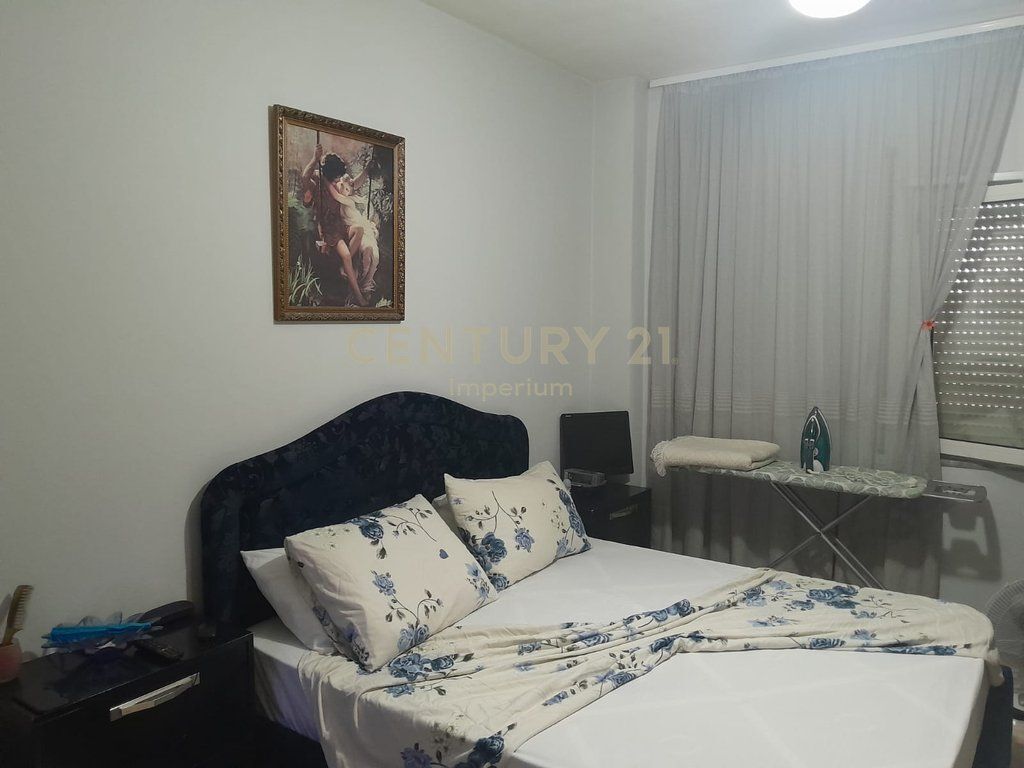 Apartament 2+1 për Shitje pranë Amerikan 3, Yzberisht! 146,000 € 13,500,000 Lekë