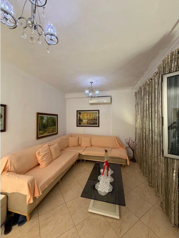 APARTAMENT 2+1+2 ME QERA , RRUGA FORTUZI!