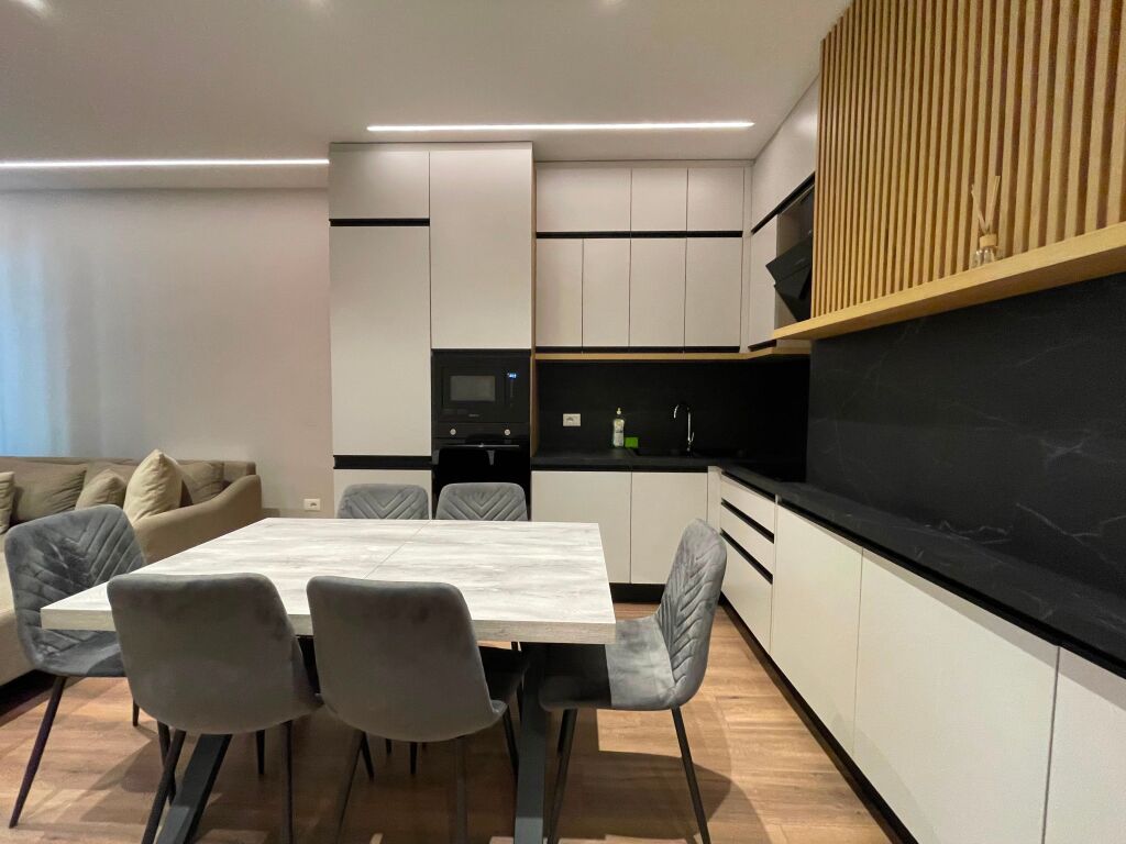Appartamento 1+1+Parcheggio in affitto presso Komuna e Parisit.