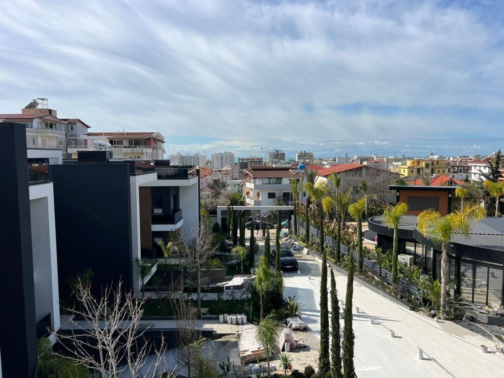 Villa for sale in Golem inside a residence !