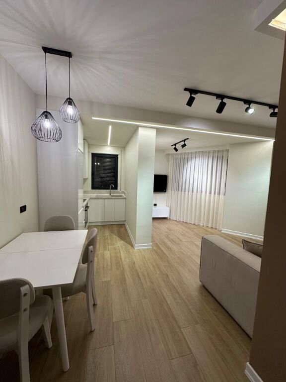 Appartamento 1+1, Via Durazzo!