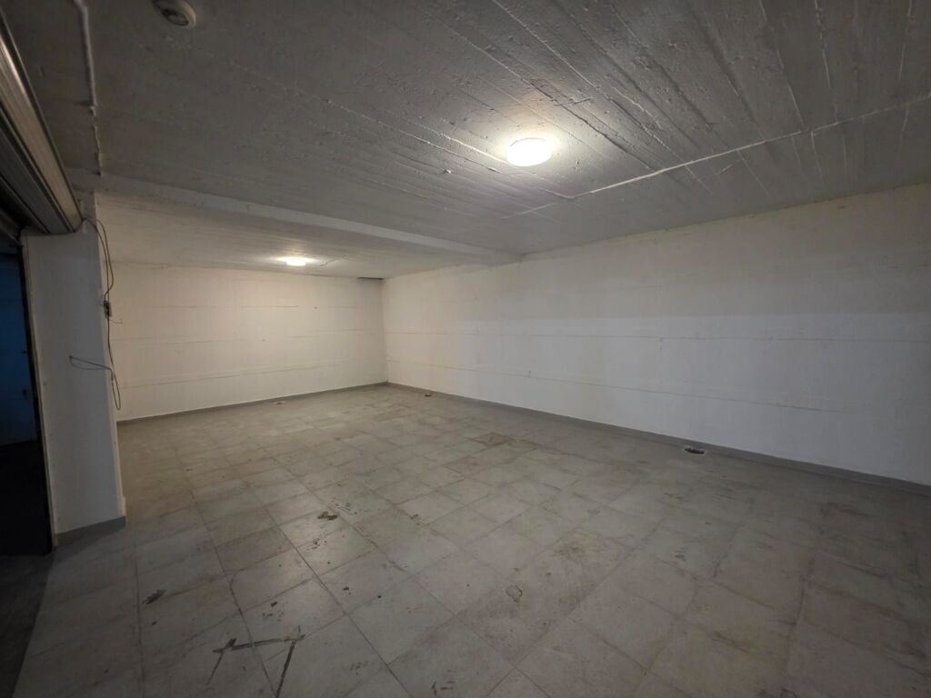 Shiten poste parkimi tek rruga e bogdaneve