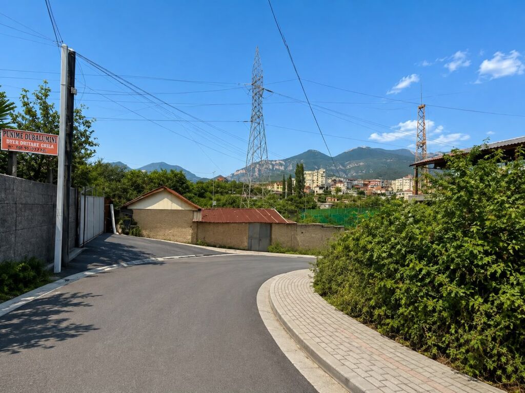 🏡 TRUALL + NDËRTIM PËR SHITJE 📍 Kinostudio