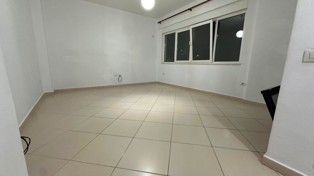 Appartamento 1+1 in affitto – Lago Secco, Tirana