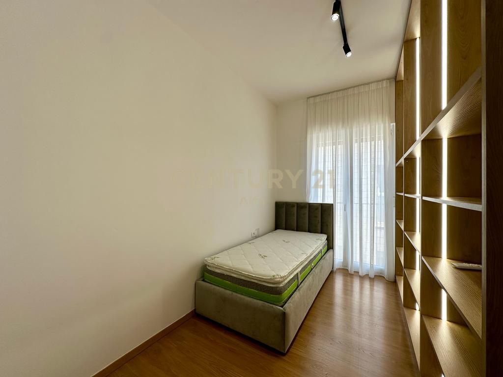 AFFITTO, APPARTAMENTO 3+1+3 con POSTO AUTO IN UNA DELLE MIGLIORI RESIDENZE NELL'AREA DEL LAGO ASCIUTTO❗️ 2.200 € /Mese 200.000 Lek /Mese
