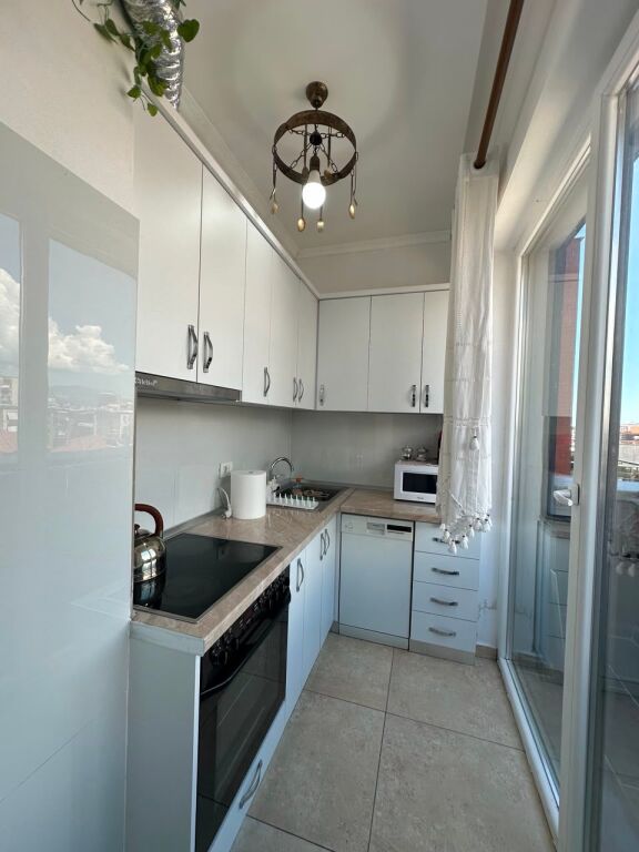 Affitto | Apartament 1 + 1 | QENDER — Rruga Mine Peza | 750 €/mese