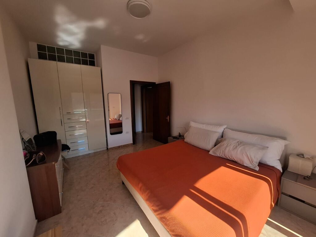 🏡 APARTAMENT 1+1 ME QIRA AFATGJATË – RRUGA E PORTIT, VLORË