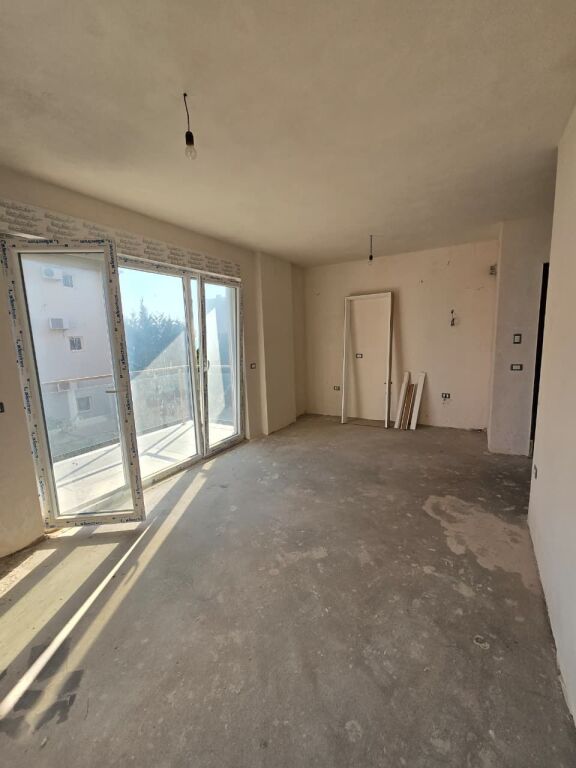 📌 SHITET APARTAMENT 1+1 – RANA E HEDHUN