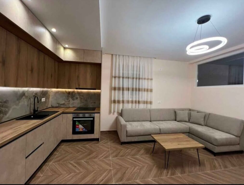 JEPET ME QERA APARTAMENT 2+1 + Parkim - SAUK I RI